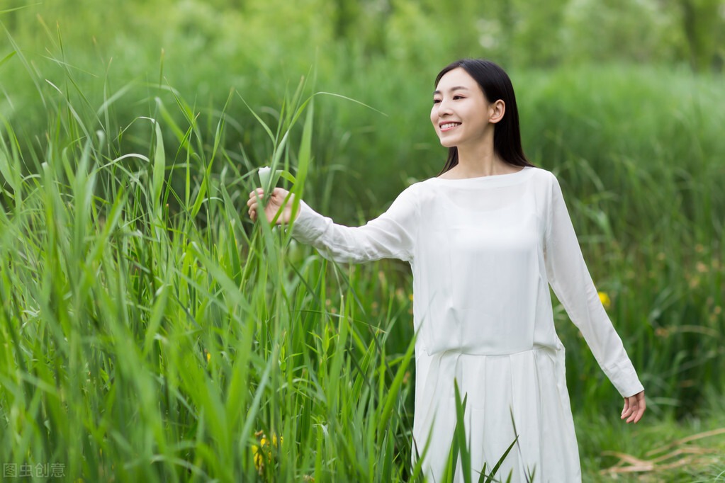 情侶交往中(zhōng)，男人肯和你聊這些話(huà)題，說明他對你“動情”了